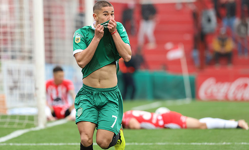 Banfield consiguió un triunfo agónico en Córdoba