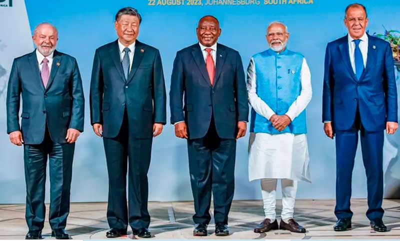 «BRICS expandidos y el ascenso de los estados indecisos»