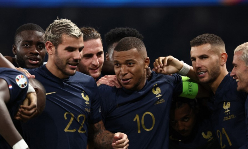 Francia derrotó a Irlanda en las eliminatorias de la Eurocopa
