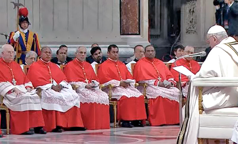El papa Francisco crea mañana 21 nuevos cardenales, entre ellos tres argentinos