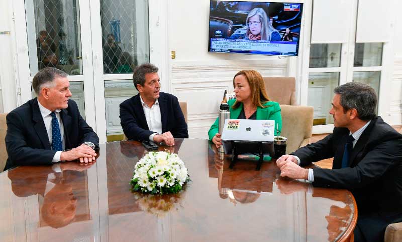 Massa llamó a «no dejarse llevar por frases cortas y divertidas» y pidió apoyo para Ganancias