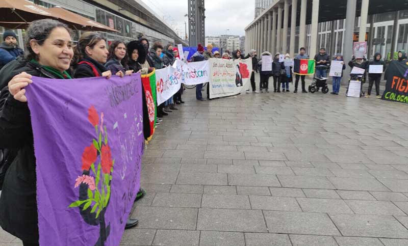 Mujeres afganas iniciaron una huelga de hambre en Alemania para protestar contra los talibanes