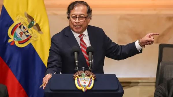 Presidente de Colombia tildó de «absurdo» a Milei tras sus críticas al Papa Francisco
