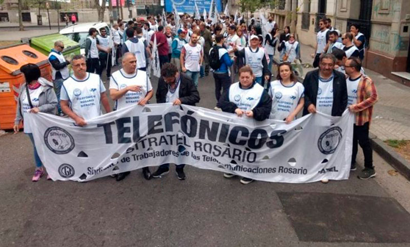 Trabajadores telefónicos realizan un paro nacional en reclamo de aumento salarial