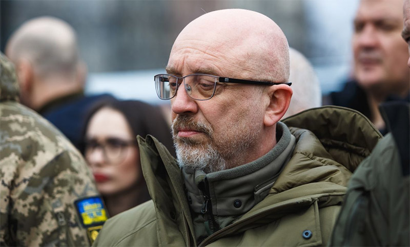 El Parlamento de Ucrania aprobó la destitución del ministro de Defensa