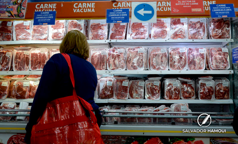 Las ventas en comercios cayeron durante agosto: alimentos fue el rubro más afectado