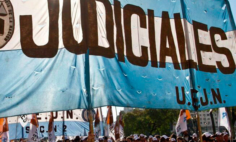 Los judiciales realizan un “banderazo nacional” y preparan un paro de 24 horas por reclamo salarial