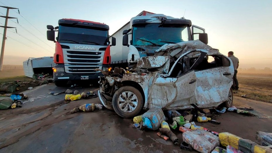 Un hombre falleció y otras 17 personas sufrieron heridas en otro siniestro vial