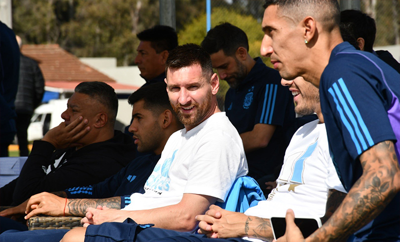 Messi participa de la última práctica de la Selección antes de viajar a Bolivia