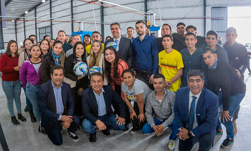 Inauguran una fábrica que producirá 50.000 pelotas deportivas por mes en Chaco
