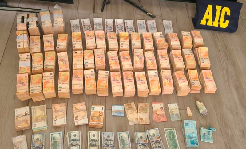 Encuentran más de 150 millones en un allanamiento y detienen a un ex funcionario municipal