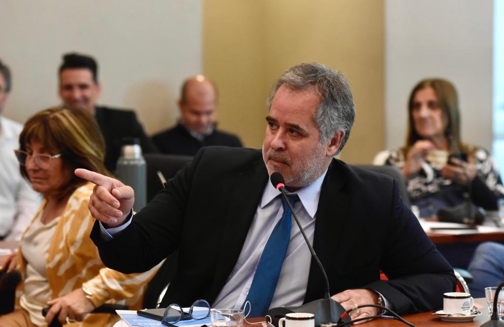 Rodríguez: «Milei no dice que ya viene apagando el Estado por razones ideológicas y no por restricciones fiscales objetivas»