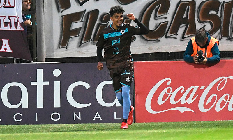 Platense le ganó a Estudiantes sobre la hora