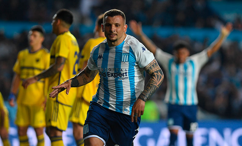 Racing le ganó a Boca sobre la hora y Vecchio anotó un gol