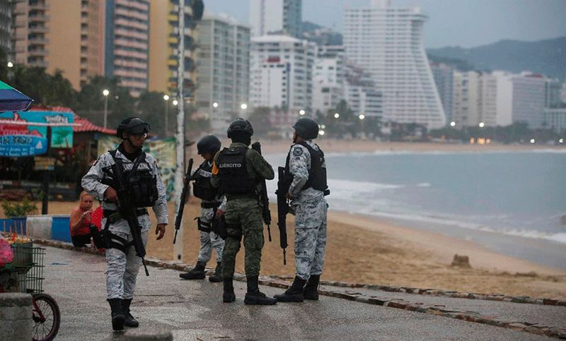 El huracán Otis mantiene incomunicado a Acapulco y se desconoce el número de víctimas