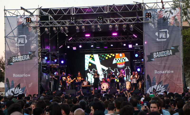 Con más de 30 bandas y 20.000 mil personas cerró la cuarta edición del Festival Bandera en Rosario