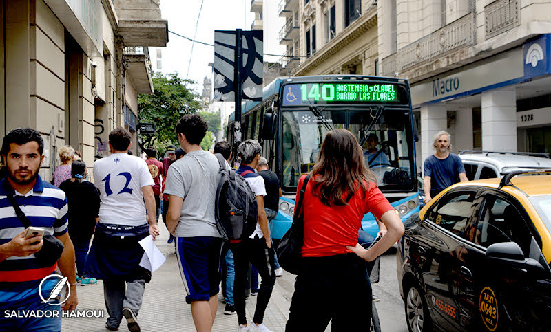 Usuarios opinan que las frecuencias de los colectivos siguen a destiempo