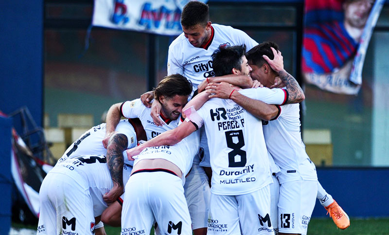 Newell’s aprovechó el mal momento de Tigre, le ganó 2-0 y trepa en la tabla