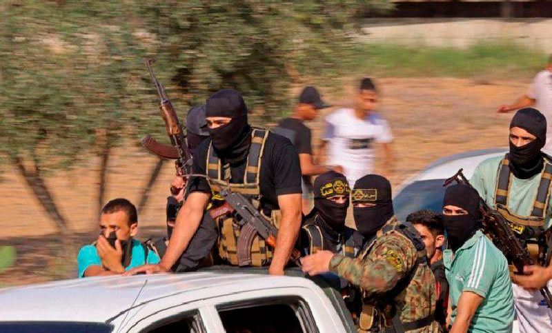 Más de 600 muertos y 2.200 heridos israelíes, mientras declaran el estado de guerra