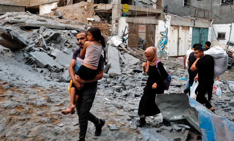 Israel impone un cierre total a Gaza y redobla sus bombardeos tras la incursión de Hamas