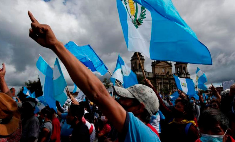 Guatemala: manifestantes cortan accesos en defensa de la democracia  