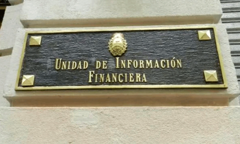 En medio de la convulsión cambiaria aplicaron una millonaria multa a una financiera