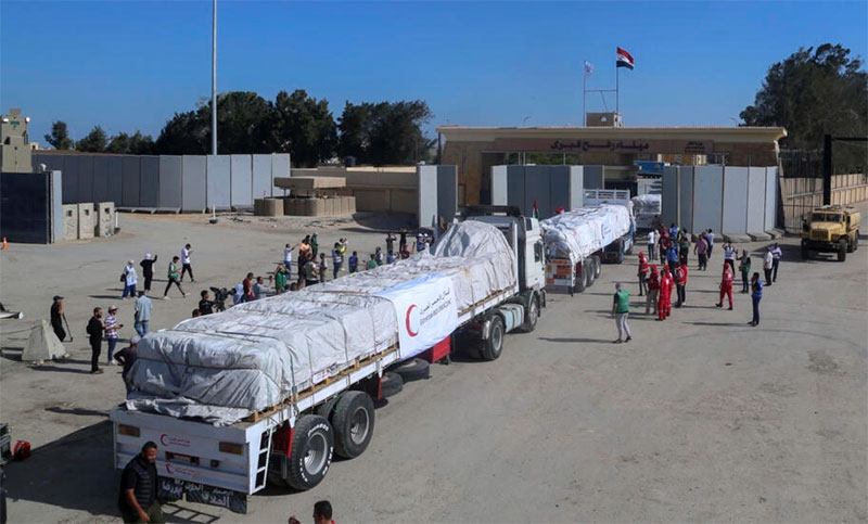 La ayuda humanitaria llegó a la Franja de Gaza: entraron camiones con medicina, agua y comida