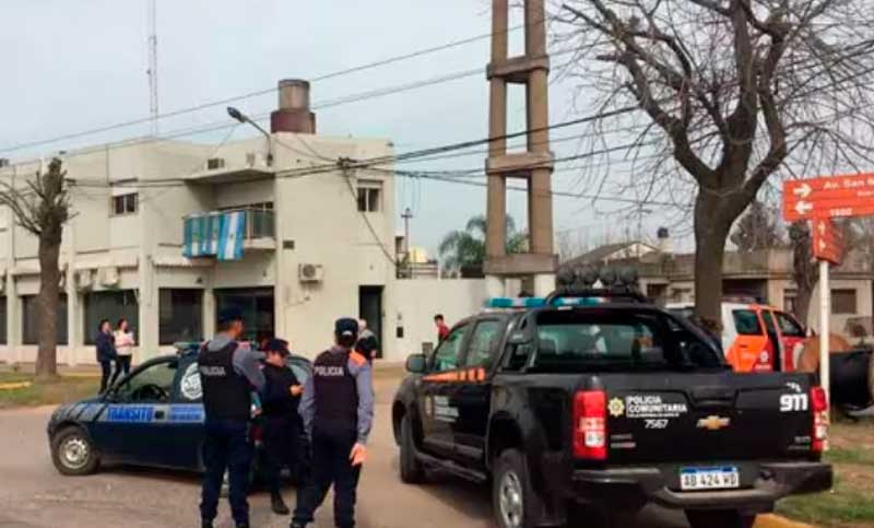 Balearon la Municipalidad de Fray Luis Beltrán y dejaron una bomba de estruendo