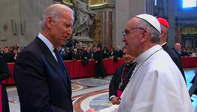El Papa llamó por teléfono al presidente Joe Biden para discutir la paz