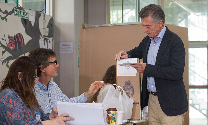 Mauricio Macri sufragó y destacó que observa un escenario de balotaje