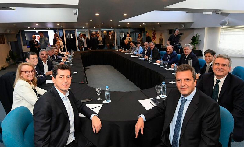 Massa se reúne con gobernadores peronistas para diseñar “hoja de ruta” para el balotaje