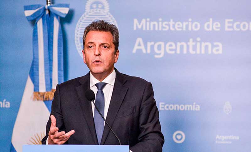 Massa anunció medidas para transformar planes sociales en empleo