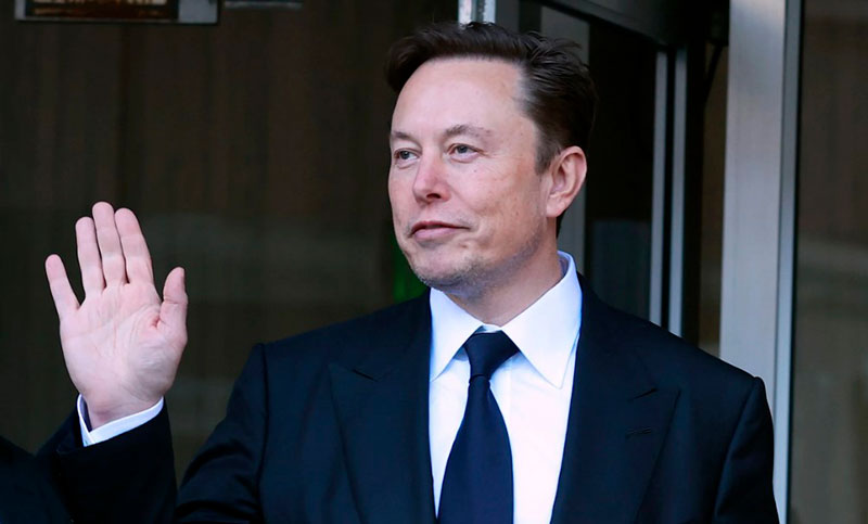 Demandan a Elon Musk por despedir a una empleada en represalia a sus quejas sobre el fin del teletrabajo