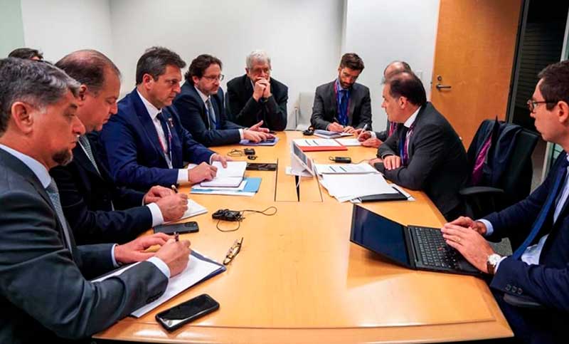 El Gobierno desembolsó un nuevo pago al Club de París y el BCRA salió a vender dólares
