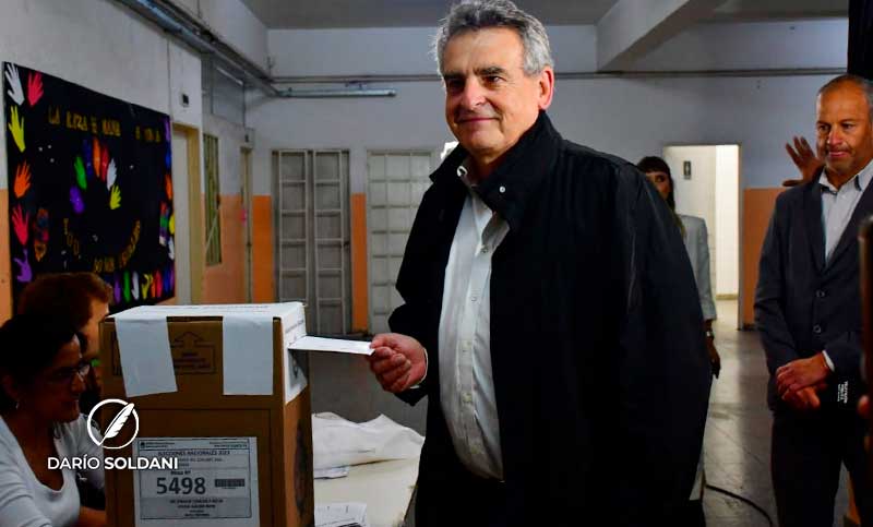 Rossi votó en Rosario y vaticinó una «muy buena elección» para el oficialismo