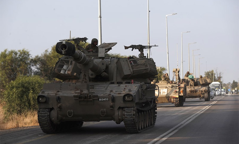 Tanques israelíes rodean la periferia de Gaza tras otra noche de intensos ataques