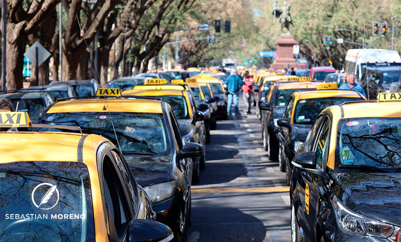 La Comisión de Servicios Públicos busca equilibrios en la renovación de licencias y vehículos de taxis