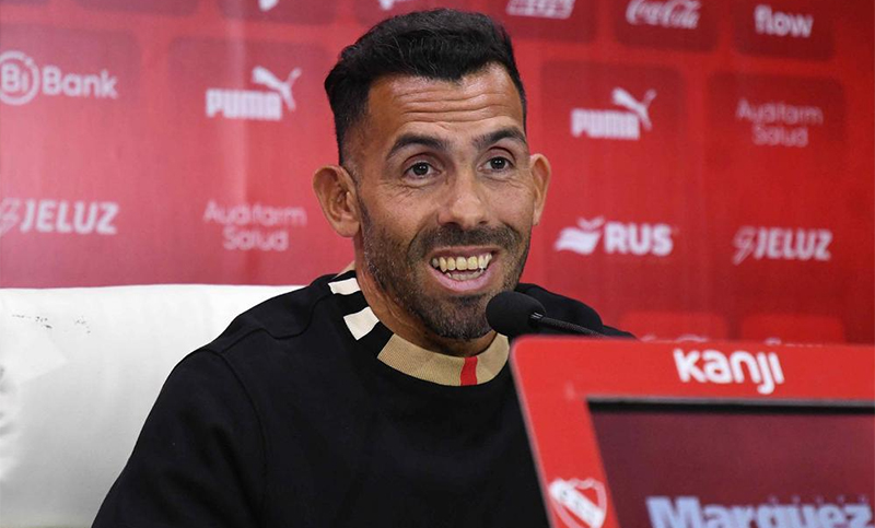 Carlos Tevez se golpeó la cabeza tras desmayarse en su casa y debieron darle diez puntos