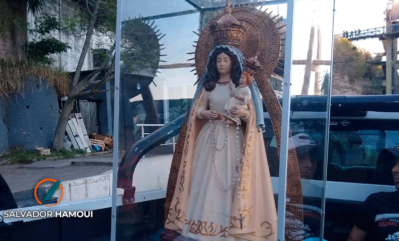 La Virgen del Rosario llevó un mensaje de paz en la procesión náutica