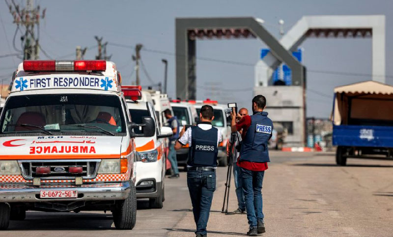 Primer grupo de extranjeros y heridos sale de Gaza hacia Egipto