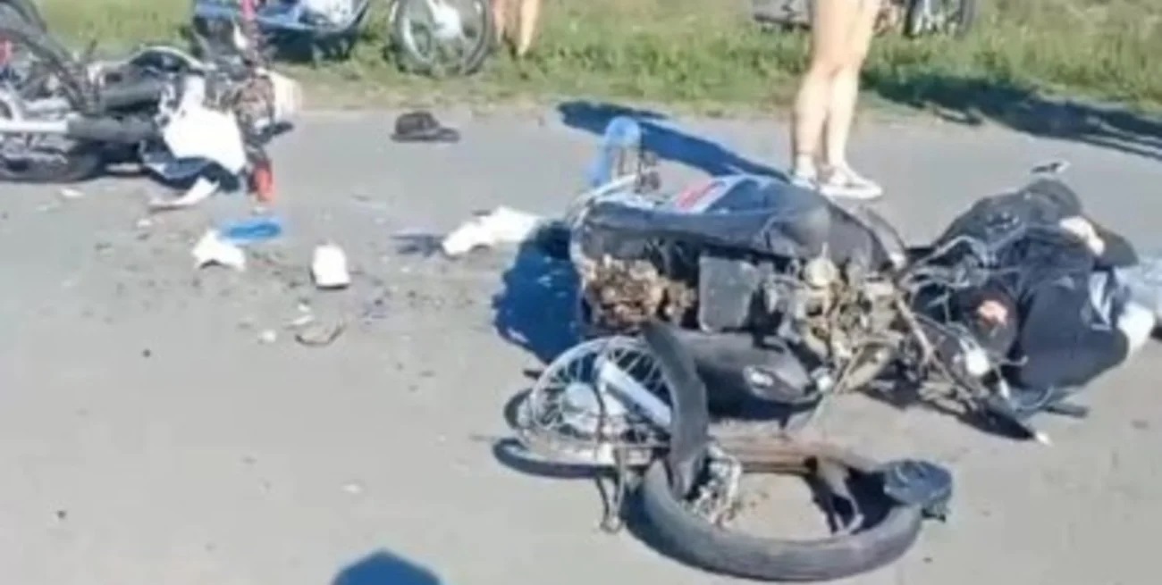 Dos jóvenes murieron al chocar una moto y un colectivo en Fray Luis Beltrán