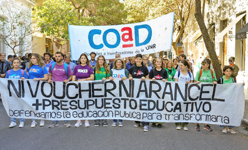 Docentes de la UNR rechazan el sistema de vouchers y el cierre del Conicet que propone Milei
