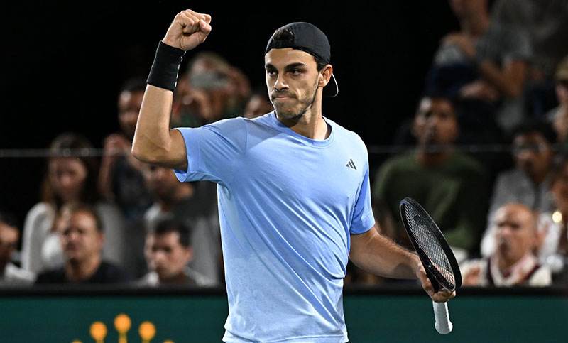 Cerúndolo avanzó a los octavos de final del Masters 1000 de París