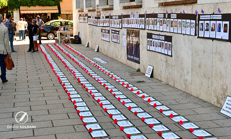 Homenaje a víctimas de femicidios frente a los Tribunales Provinciales de Rosario