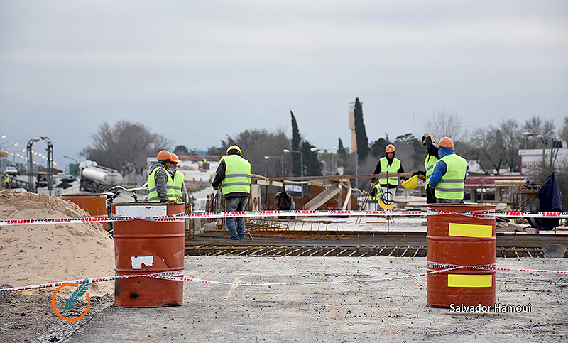 La Cámara de la Construcción informó que ya hay despidos en empresas ligadas a la obra pública