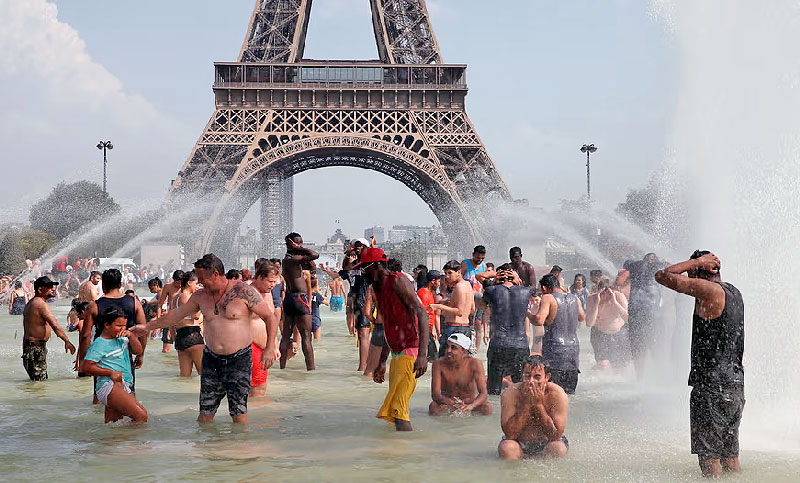 París se prepara para combatir el aumento de temperaturas por la ola de calor que se avecina