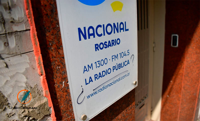 Vandalizaron el frente de Radio Nacional Rosario, luego de que Milei anunciara su privatización