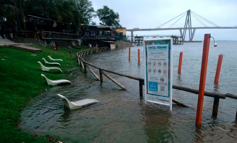 Corrientes: más de 600 evacuados por la crecida de los ríos Paraná y Uruguay