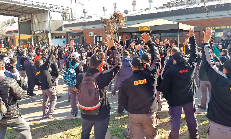 Trabajadores del neumático paran exigiendo a Pirelli «igual salario por igual tarea»
