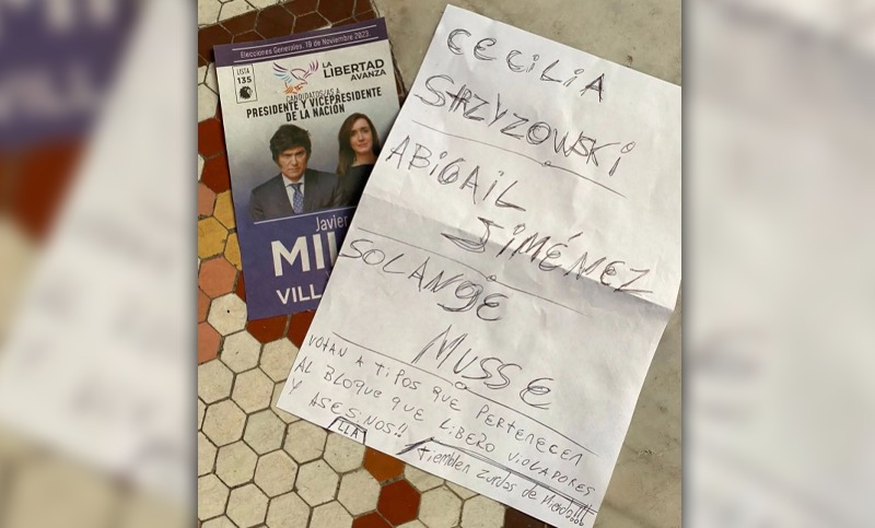 Nota amenazante junto a nombres de mujeres fallecidas en la «Casa de las Mujeres Libres»